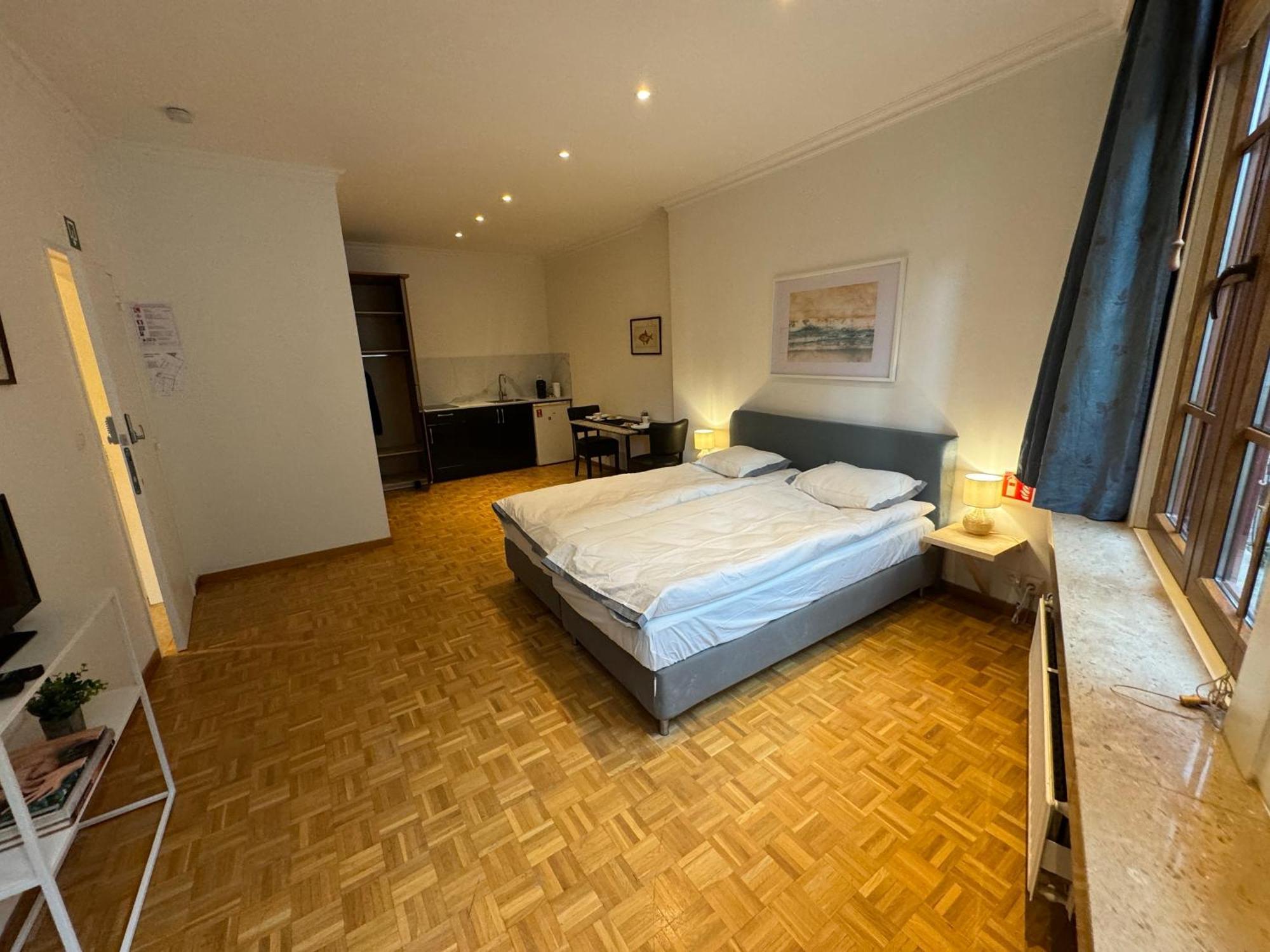 Two Bedroom Loft In The City Center By The Meir Antwerpen Exteriör bild