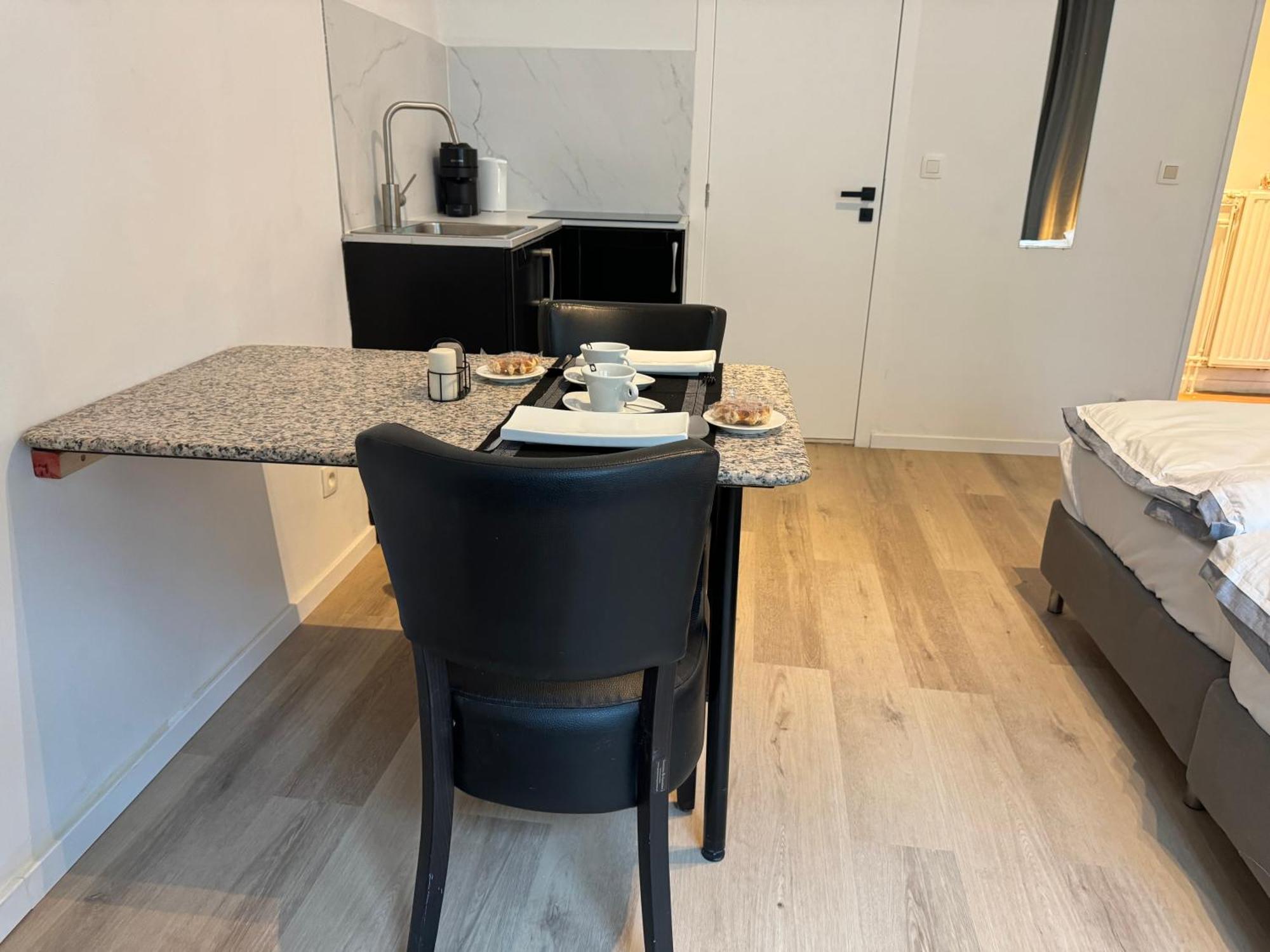 Two Bedroom Loft In The City Center By The Meir Antwerpen Exteriör bild