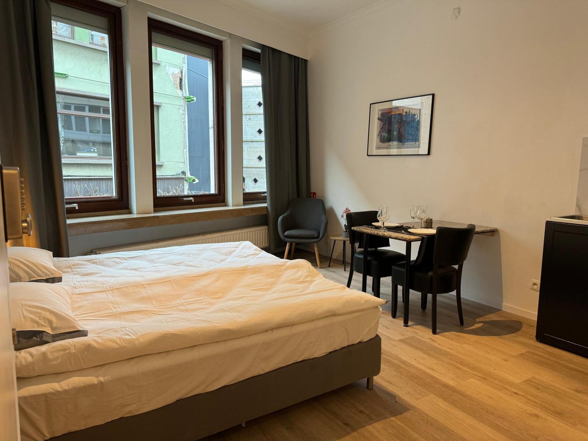 Two Bedroom Loft In The City Center By The Meir Antwerpen Exteriör bild