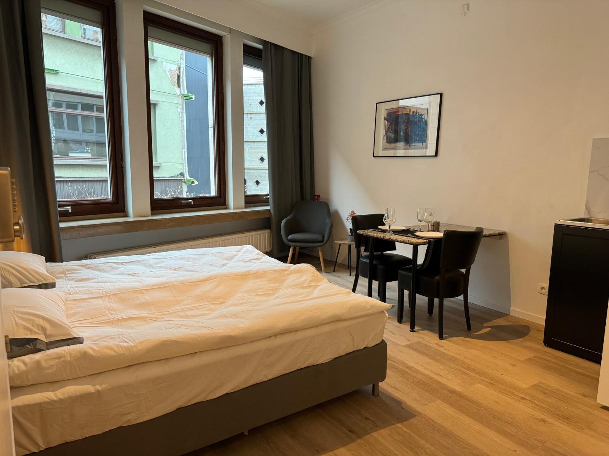 Two Bedroom Loft In The City Center By The Meir Antwerpen Exteriör bild